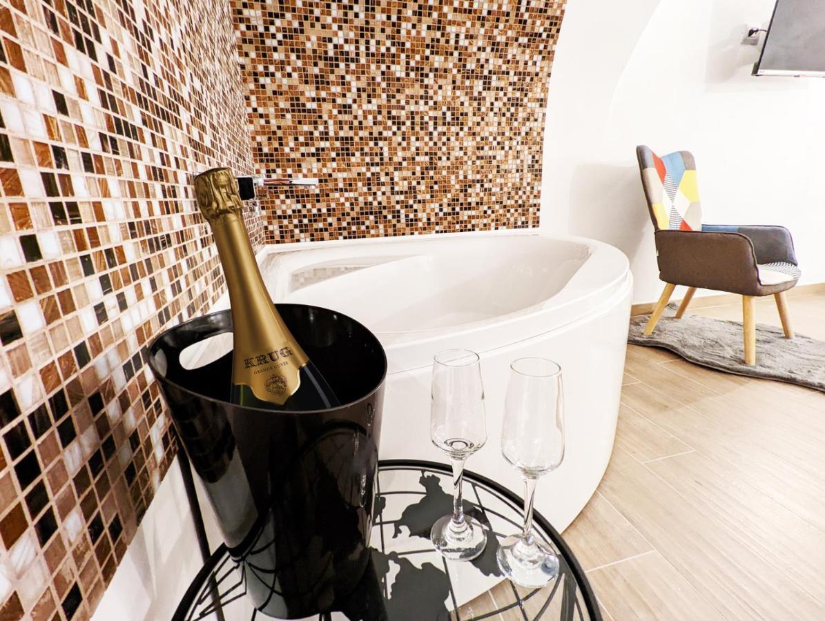 Dama Suite Love & Private Jacuzzi Μπάρι Εξωτερικό φωτογραφία